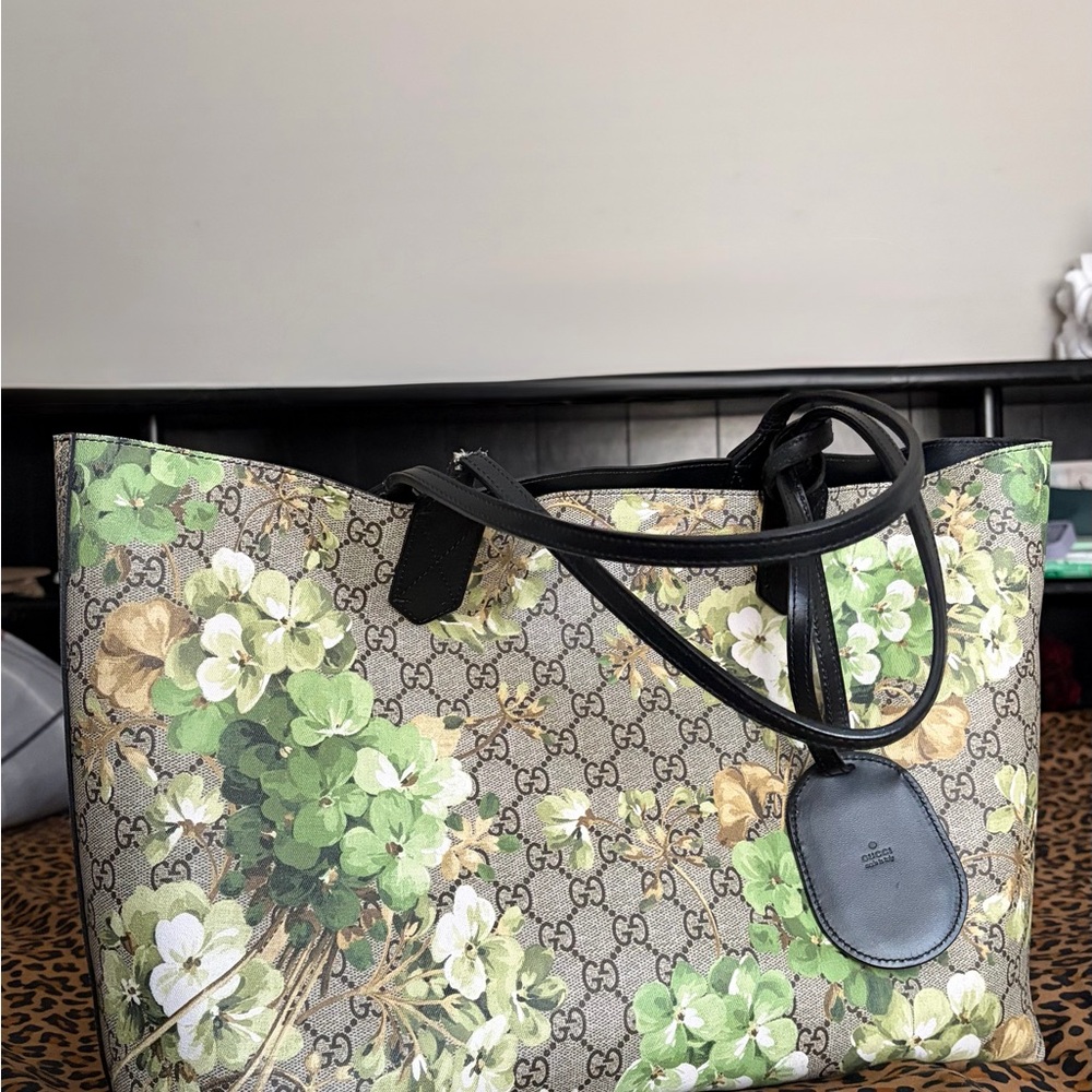 Gucci Calfskin GG Supreme Monogram Blooms Print Medium Reversible Tote
